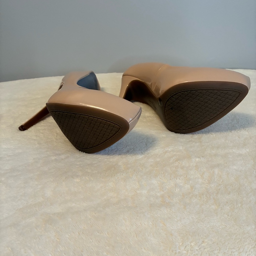 Jessica Simpson Nude Patent Platform Pumps - Picture 4 of 4